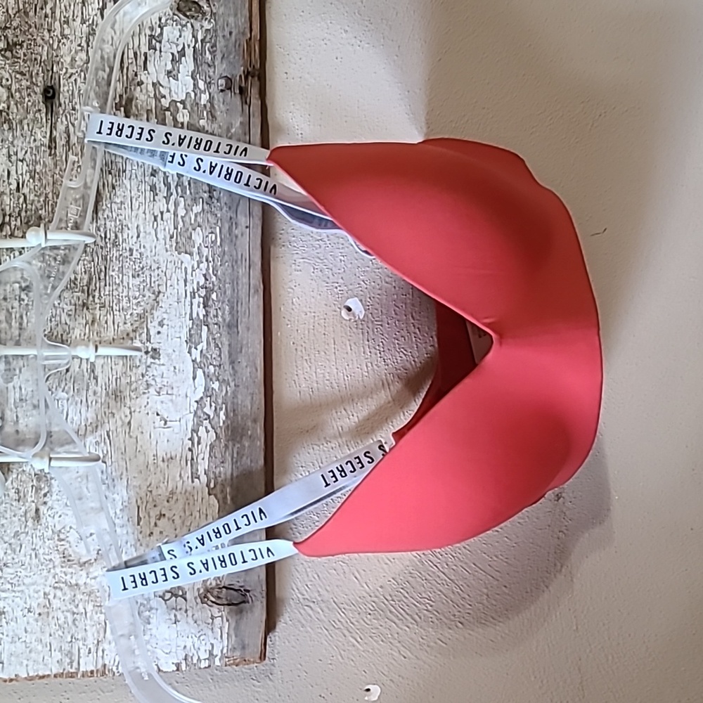 Victoria's Secret t shirt lightly lined wireless bra 32dd